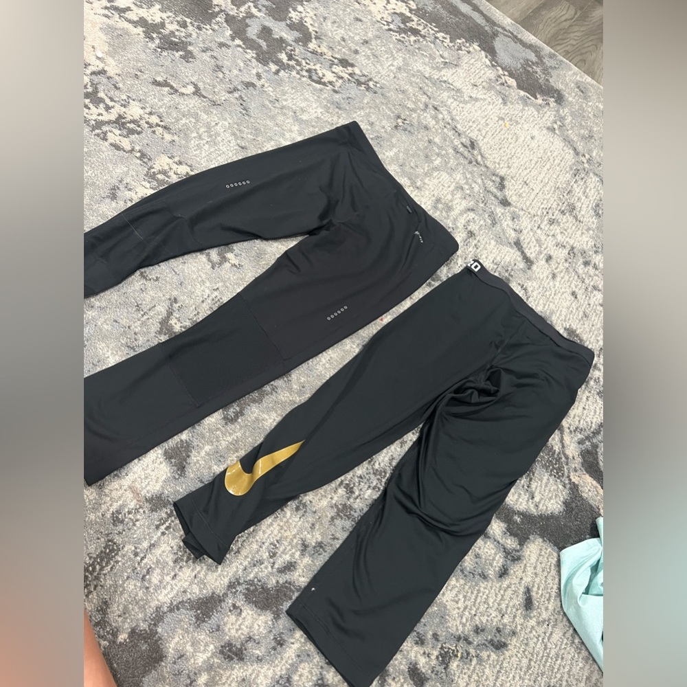 Nike pro women’s crop leggings size medium lot of 2 - Picture 2 of 2